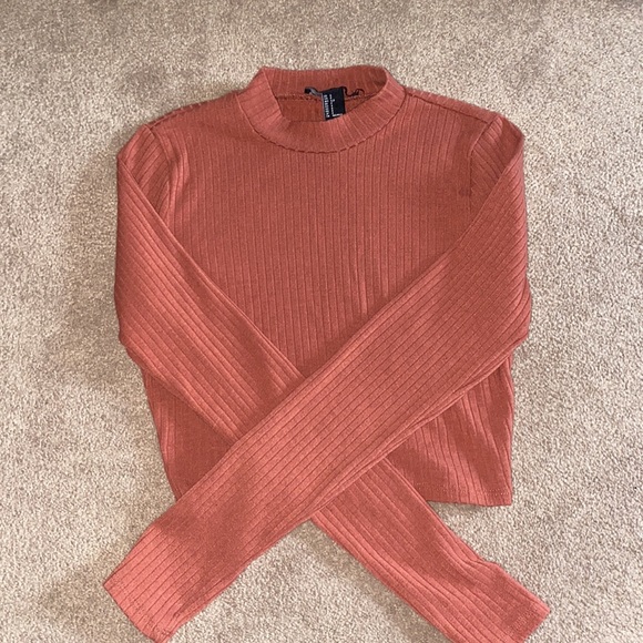 Forever 21 long sleeve cropped top - Picture 2 of 3